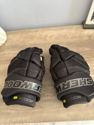 Sher-Wood Rekker Morph 1 Gloves 13" (Used)