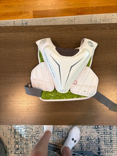 Medium Youth Maverik MAX EKG Shoulder Pads (Used)
