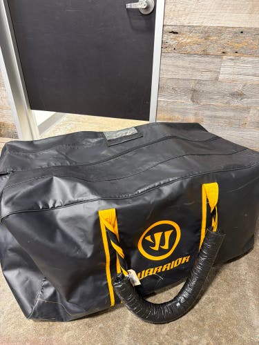 Black Men's Warrior Carry Bag40”x20”x20”x (Used)