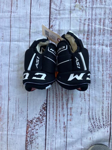 Black Youth CCM Super Tacks AS1 Gloves 8" (Used)