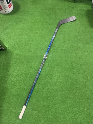 Intermediate CCM Vizion Hockey Stick Right Handed P28 65 Flex (Used)