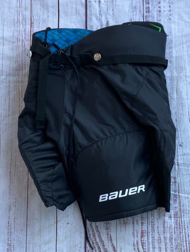 Black Youth Large Bauer X Hockey Pants (Used)