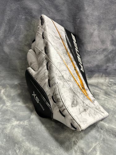 White Intermediate Bauer Vapor X5 Pro Goalie Gloves & Blockers Regular (Used)