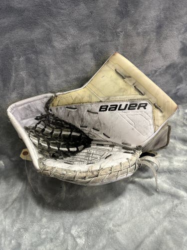 White Senior Bauer Mach Goalie Gloves & Blockers Full Right (Used)