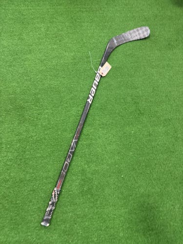 Youth Bauer Vapor Hyperlite Hockey Stick Right Handed P92 20 Flex (Used)