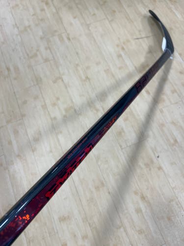 Junior Bauer Twitch Hockey Stick Right Handed P28 30 Flex (Used)