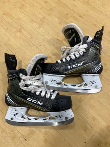 Junior CCM Tacks Vector Hockey Skates Regular Width Size 4.5 (Used)