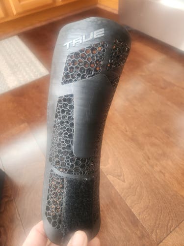 True 3D printed hockey skate tongues. Use in any model!!