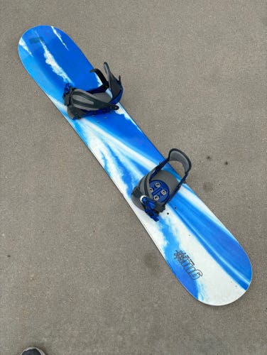 GNU Snowboard With Bindings 152 cm (Used)