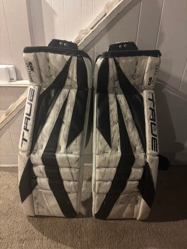 34" True Catalyst 9X3 Goalie Leg Pads (Used)