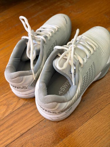 Women's Size M 7.0 (W 8.0) Tennis Shoes (Used)