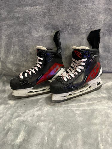 Intermediate CCM JetSpeed FT680 Hockey Skates Regular Width Size 5.5 (Used)