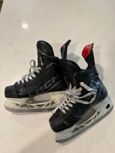 CCM JetSpeed FT690 Hockey Skates Regular Width Size 4 (Used)