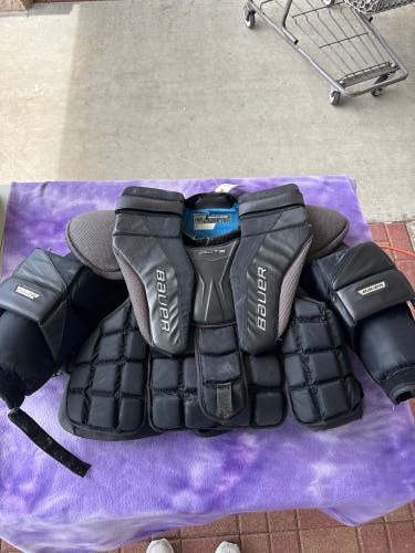 Intermediate Medium Bauer Elite Goalie Chest Protector (Used)