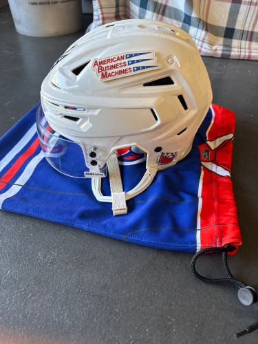 Medium Bauer Re-Akt 150 Helmet (Used)