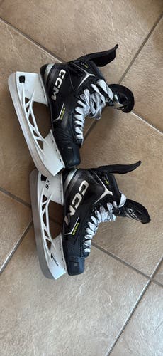 Black 2024 CCM Tacks XF 90 Hockey Skates Regular Width 8 (Used)