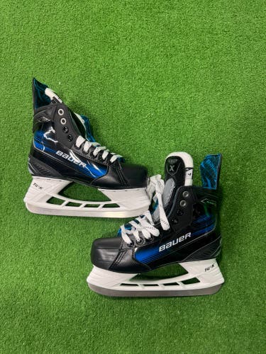 Intermediate Bauer X Hockey Skates Regular Width Size 4 (New)