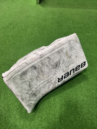White Intermediate Bauer Supreme M5 Pro Blocker Regular (Used)