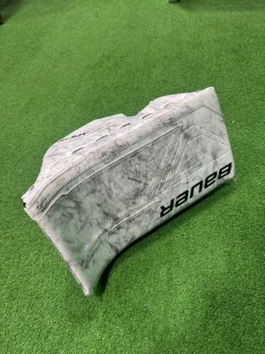 White Intermediate Bauer Supreme M5 Pro Blocker Regular (Used)