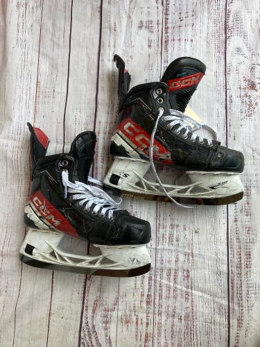 Intermediate CCM JetSpeed FT6 Pro Hockey Skates Regular Width 6 (Used)