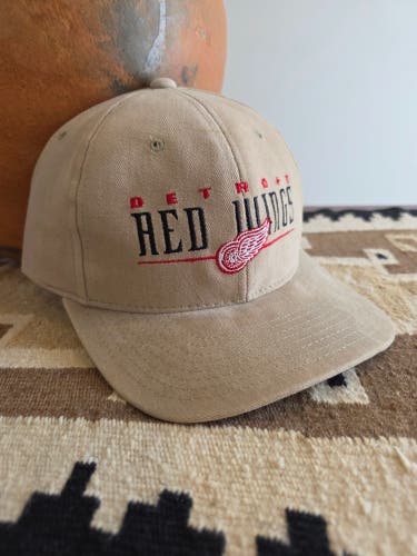 Detroit Red Wings Starter Brand 'The Right Hat' Tan Color Snapback Hat NEW