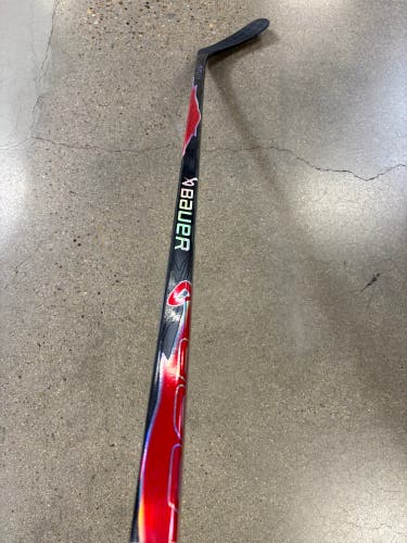 Senior Bauer Vapor Flylite Hockey Stick Right Handed P92 77 Flex (Used)