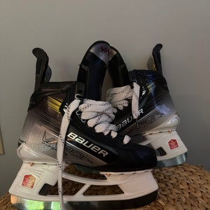 Bauer Vapor Hyperlite 2 Hockey Skates Narrow Width Pro Stock 6 (New)