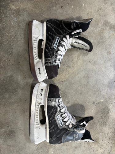 Bauer Supreme Hockey Skates Regular Width Size 3 (Used)