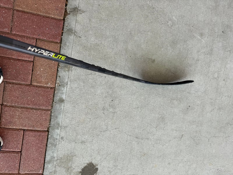 Intermediate Bauer Vapor Hyperlite Hockey Stick Right Handed P88 88 Flex (Used)