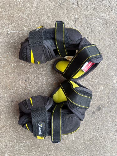 Junior Small CCM Tacks Elbow Pads (Used)