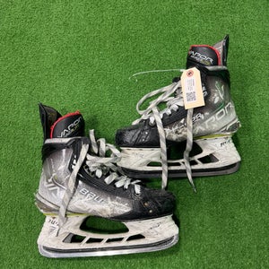 Senior Bauer Vapor Hyperlite Hockey Skates 7 Fit 1 (Used)