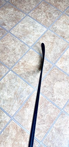 Senior Bauer Nexus 8000 Right Handed Hockey Stick Toe Pattern 87 Flex Pro Stock [Darnell] (Used)