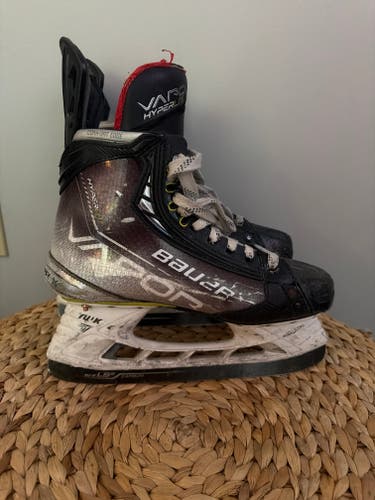Bauer Vapor Hyperlite Hockey Skates Narrow Width Pro Stock 6 (Used)