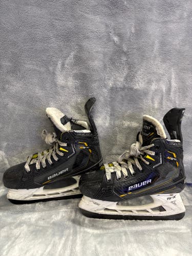 Junior Bauer Supreme M5 Pro Hockey Skates Regular Width Size 3.5 (Used)