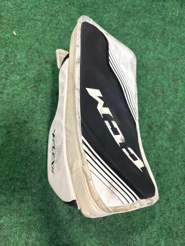 Black & White Youth CCM YTFlex 3 Goalie Blocker Regular (Used)