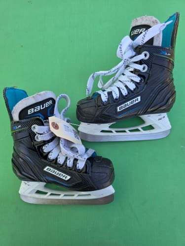 Youth Bauer XLP Hockey Skates Regular Width 9Y