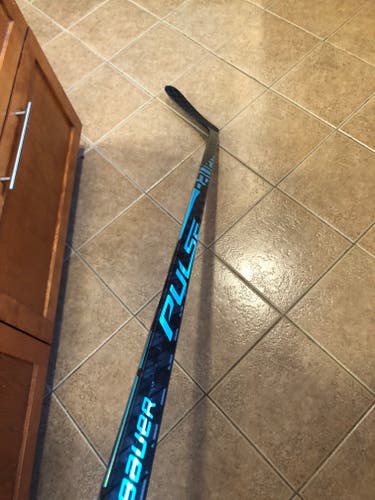 Senior Bauer Pulse Left Hand Hockey Stick P92 77 Flex (New)