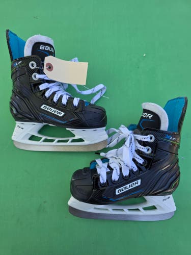 Youth Bauer XLP Hockey Skates Regular Width 9Y