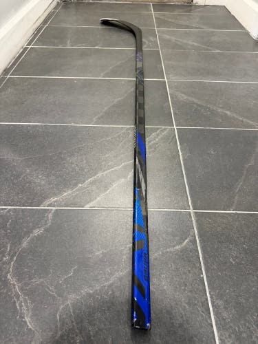 Intermediate Bauer Vapor Flylite Right Handed Hockey Stick P28 55 Flex (Used)