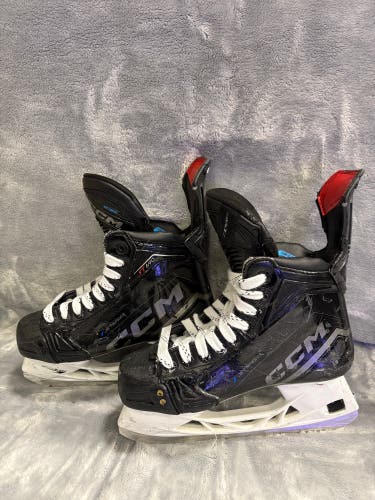 Intermediate CCM JetSpeed FT690 Hockey Skates Regular Width Size 4 (Used)