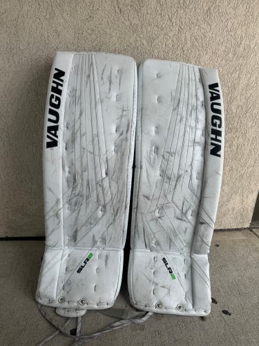 White 33" Senior Vaughn Ventus SLR2 Pro Goalie Leg Pads (Used)