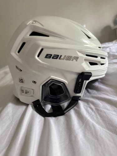 Medium Bauer Re-Akt 155 Helmet (Used)
