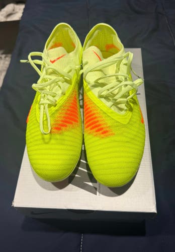 Nike Phantom 6 cleats (SIZE 8)