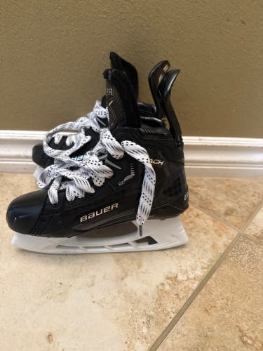 2022 Bauer Supreme Mach Hockey Skates Size 4 (New)