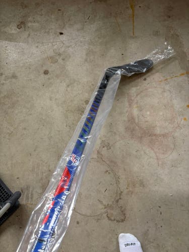 USA Graphic Senior Warrior Covert QR6 Pro Right Handed Hockey Stick P28 55 Flex Pro Stock (New)
