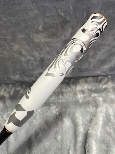 White 2023 DeMarini Whisper Composite Bat (-10) Composite 22 oz 32" (Used)