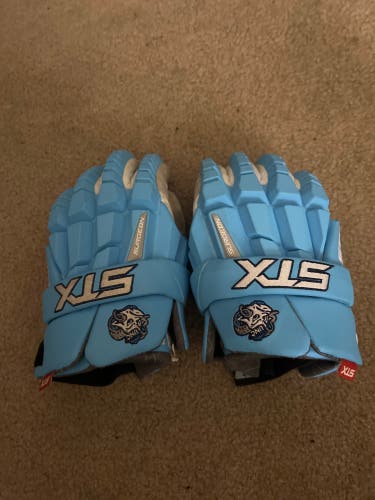 UNC STX Surgeon RZR Lacrosse Gloves