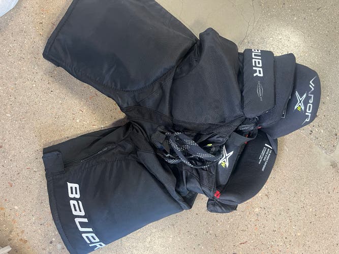 Black Junior Small Bauer Supreme Ultrasonic Hockey Pants (Used)