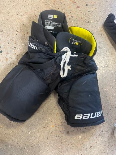 Black Junior Small Bauer Supreme 3S Hockey Pants (Used)