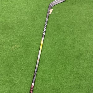 Junior Bauer Vapor Hyperlite 2 Hockey Stick Right Handed P28 40 Flex (Used)